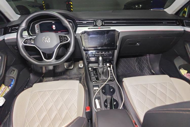 Used Volkswagen Magotan 2023 2 Million Units Commemorative Edition 330TSI DSG Luxury Version Center Console