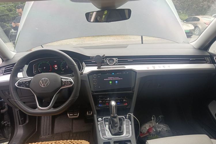 Used Volkswagen Magotan 2023 2 Million Units Commemorative Edition 330TSI DSG Luxury Version Center Console
