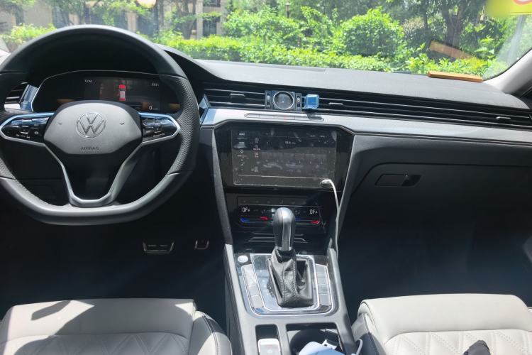 Used Volkswagen Magotan 2023 2 Million Units Limited Edition 330TSI DSG Leading Version Center Console
