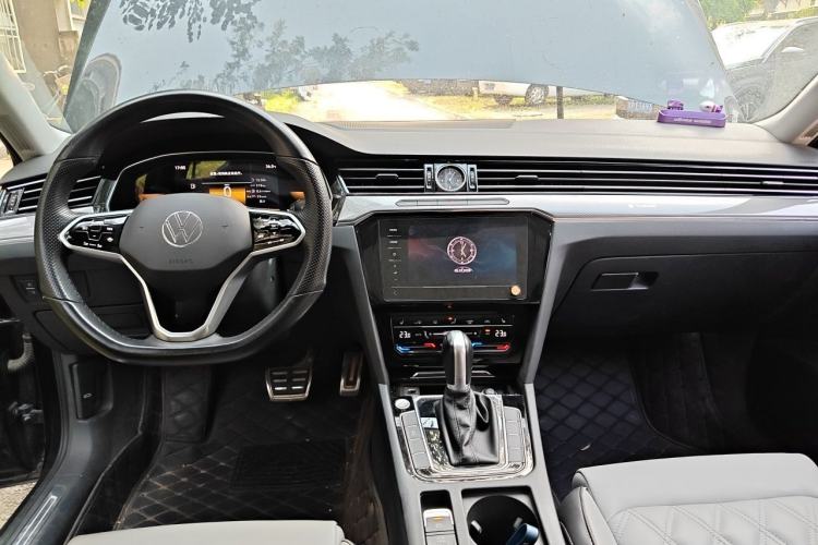Used Volkswagen Magotan 2023 2 Million Units Limited Edition 330TSI DSG Leading Version Center Console