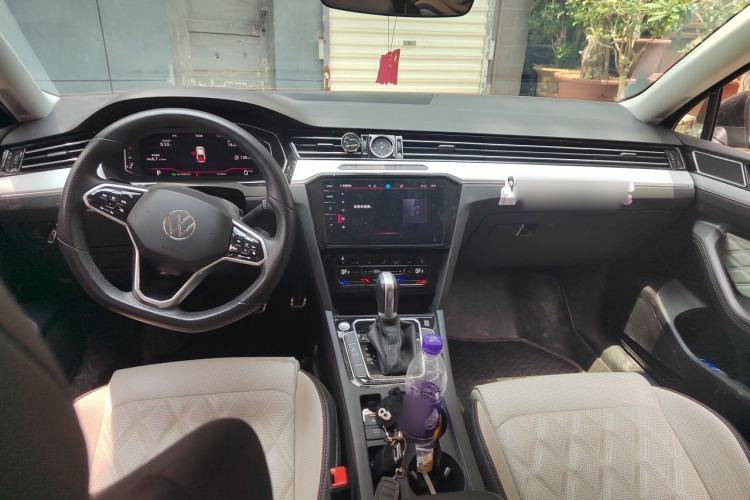 Used Volkswagen Magotan 2023 2 Million Units Commemorative Edition 330TSI DSG Luxury Version Center Console