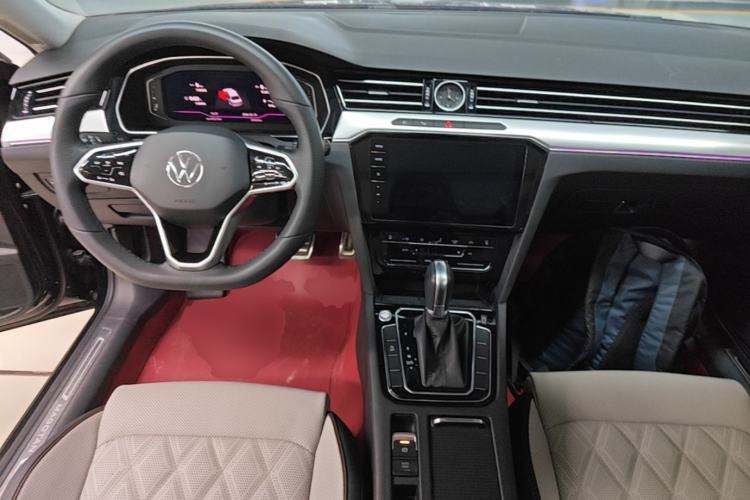 Used Volkswagen Magotan 2023 2 Million Units Limited-Edition 380TSI DSG Flagship Version Center Console