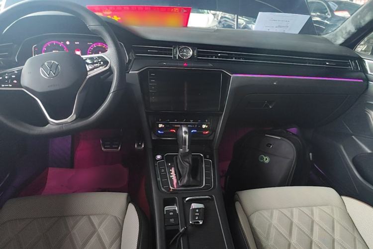 Used Volkswagen Magotan 2023 2 Million Units Commemorative Edition 330TSI DSG Luxury Version Center Console