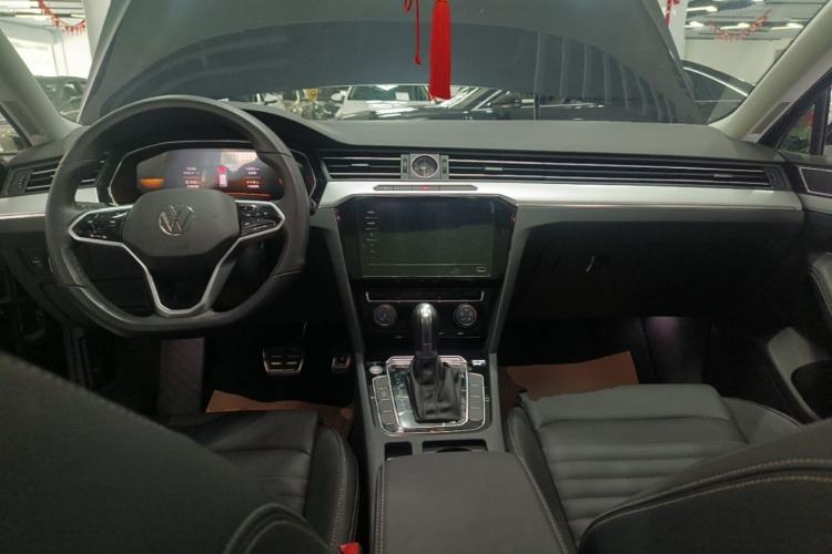 Used Volkswagen Magotan 2023 2 Million Units Limited-Edition 280TSI DSG Comfort Version Center Console