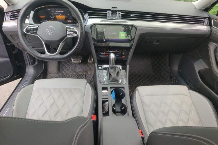 Used Volkswagen Magotan 2023 2 Million Units Limited Edition 330TSI DSG Leading Version Center Console