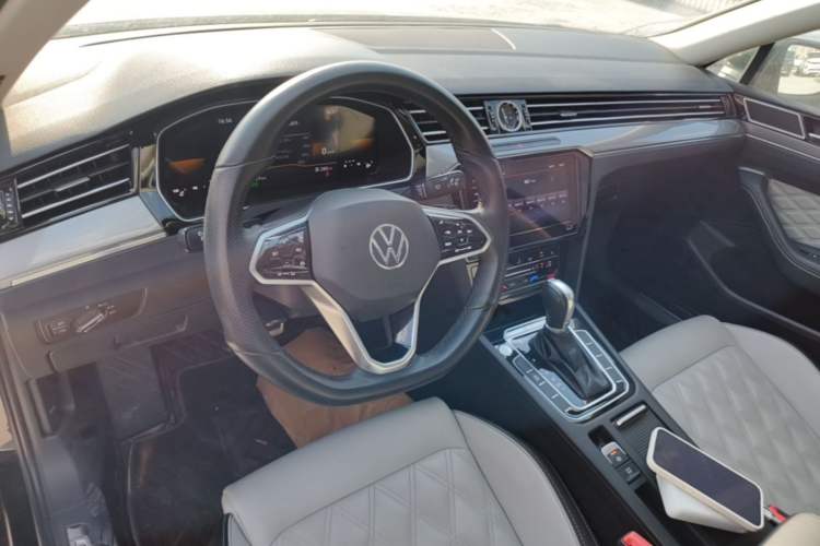 Used Volkswagen Magotan 2023 2 Million Units Limited Edition 330TSI DSG Leading Version Center Console
