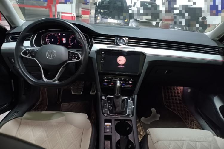 Used Volkswagen Magotan 2023 2 Million Units Commemorative Edition 330TSI DSG Luxury Version Center Console