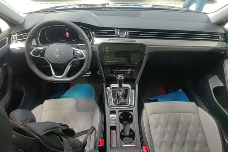 Used Volkswagen Magotan 2023 2 Million Units Limited Edition 330TSI DSG Leading Version Center Console