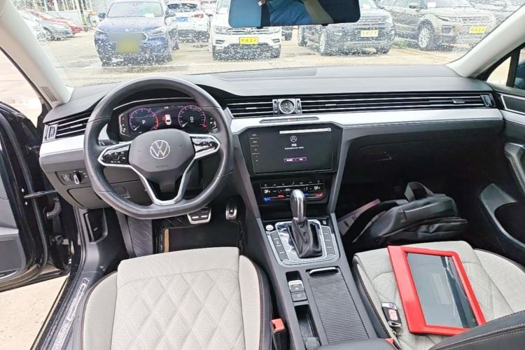 Used Volkswagen Magotan 2023 2 Million Units Commemorative Edition 330TSI DSG Luxury Version Center Console