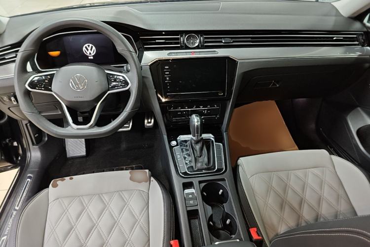 Used Volkswagen Magotan 2023 2 Million Units Limited Edition 330TSI DSG Leading Version Center Console