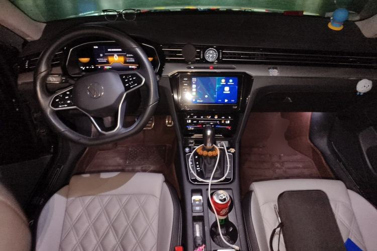Used Volkswagen Magotan 2023 2 Million Units Limited Edition 330TSI DSG Leading Version Center Console