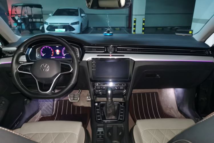 Used Volkswagen Magotan 2023 2 Million Units Commemorative Edition 330TSI DSG Luxury Version Center Console