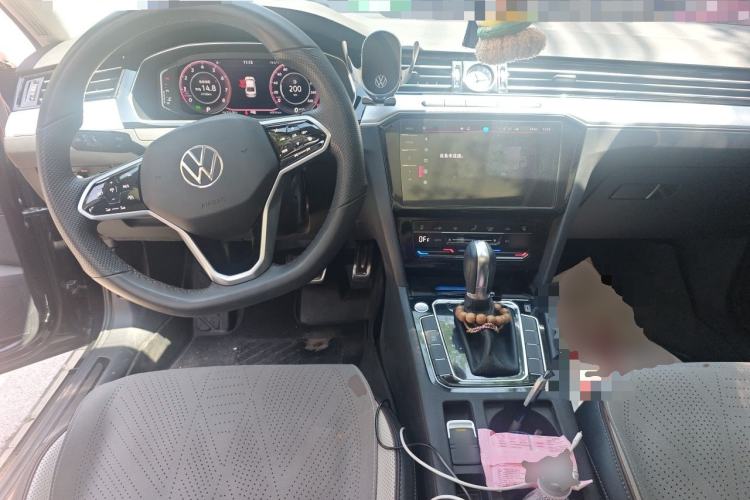 Used Volkswagen Magotan 2023 2 Million Units Commemorative Edition 330TSI DSG Luxury Version Center Console