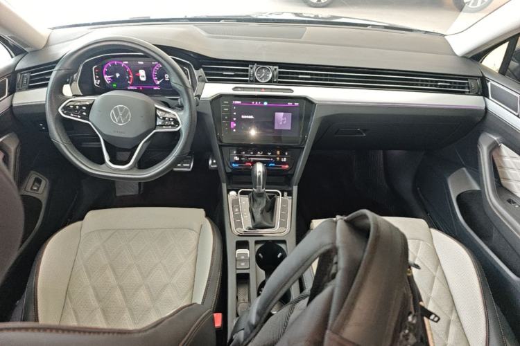 Used Volkswagen Magotan 2023 2 Million Units Commemorative Edition 330TSI DSG Luxury Version Center Console