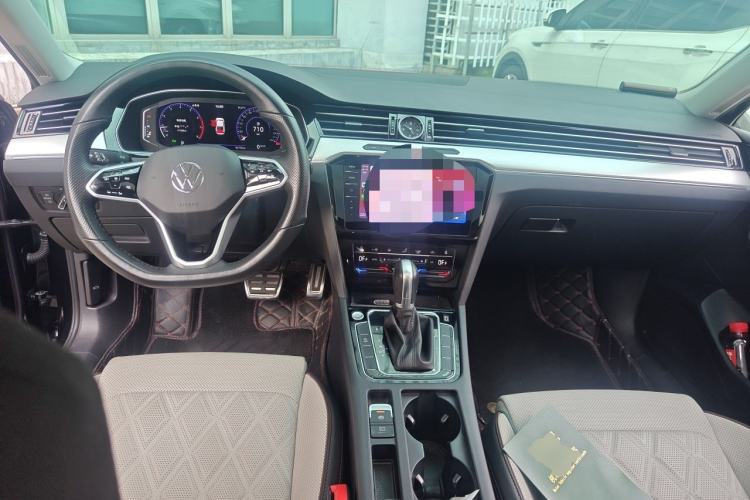 Used Volkswagen Magotan 2023 2 Million Units Commemorative Edition 330TSI DSG Luxury Version Center Console