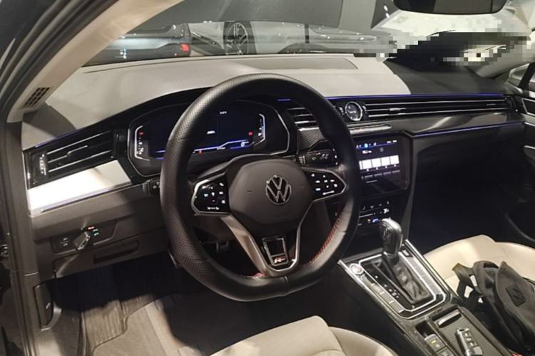 Used Volkswagen Magotan 2023 2 Million Units Commemorative Edition 330TSI DSG Luxury Version Center Console