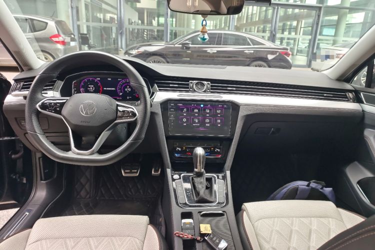 Used Volkswagen Magotan 2023 2 Million Units Commemorative Edition 330TSI DSG Luxury Version Center Console