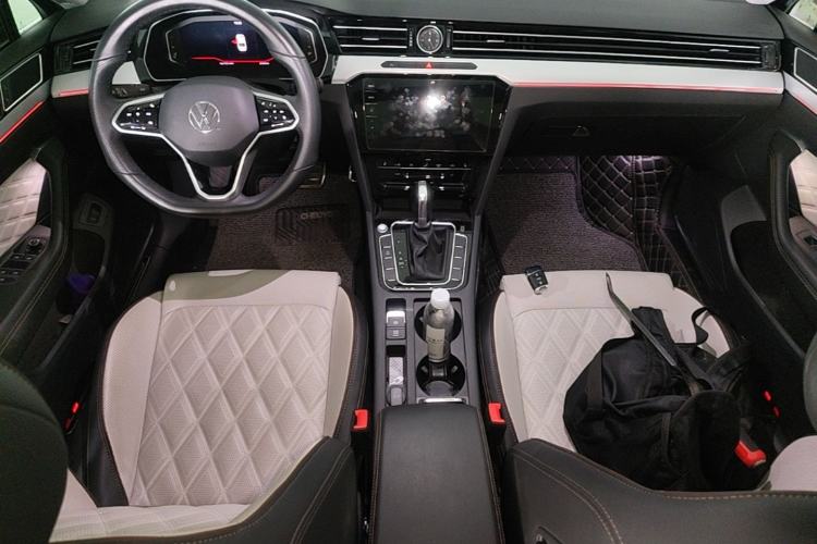 Used Volkswagen Magotan 2023 2 Million Units Commemorative Edition 330TSI DSG Luxury Version Center Console