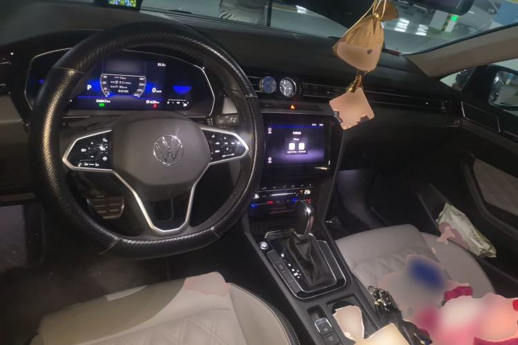 Used Volkswagen Magotan 2023 2 Million Units Commemorative Edition 330TSI DSG Luxury Version Center Console