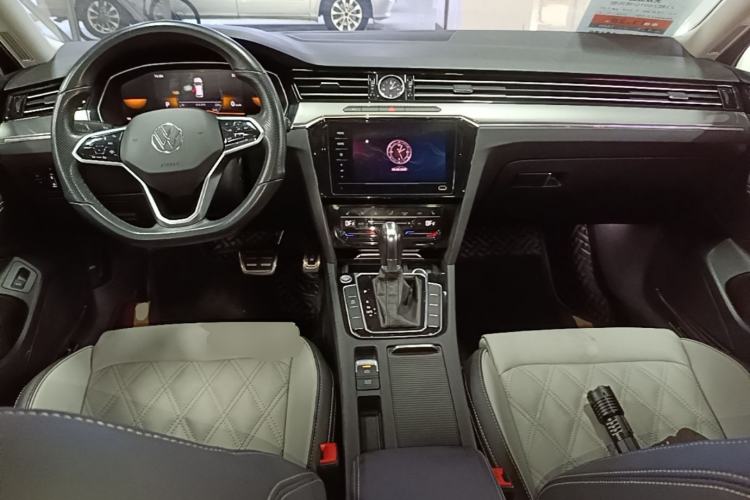 Used Volkswagen Magotan 2023 2 Million Units Limited Edition 280TSI DSG Leading Version Center Console