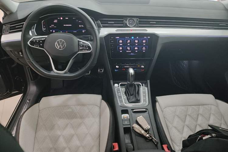 Used Volkswagen Magotan 2023 2 Million Units Commemorative Edition 330TSI DSG Luxury Version Center Console