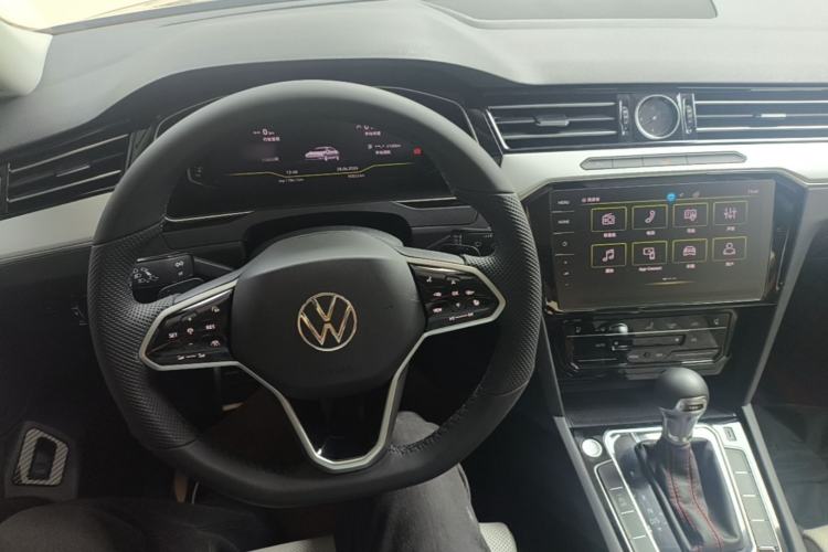 Used Volkswagen Magotan 2023 2 Million Units Commemorative Edition 330TSI DSG Luxury Version Center Console