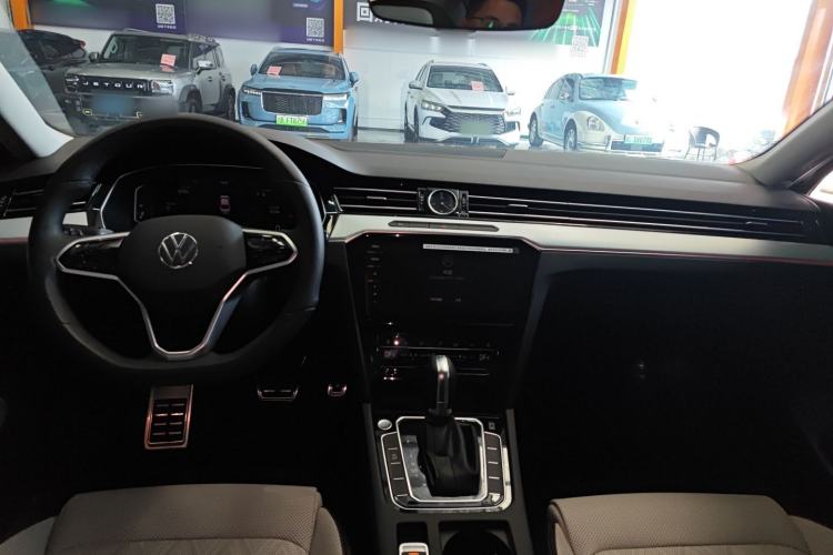 Used Volkswagen Magotan 2023 2 Million Units Limited Edition 330TSI DSG Leading Version Center Console