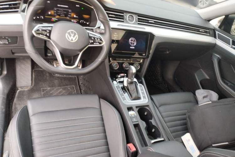 Used Volkswagen Magotan 2023 2 Million Units Limited-Edition 280TSI DSG Comfort Version Center Console