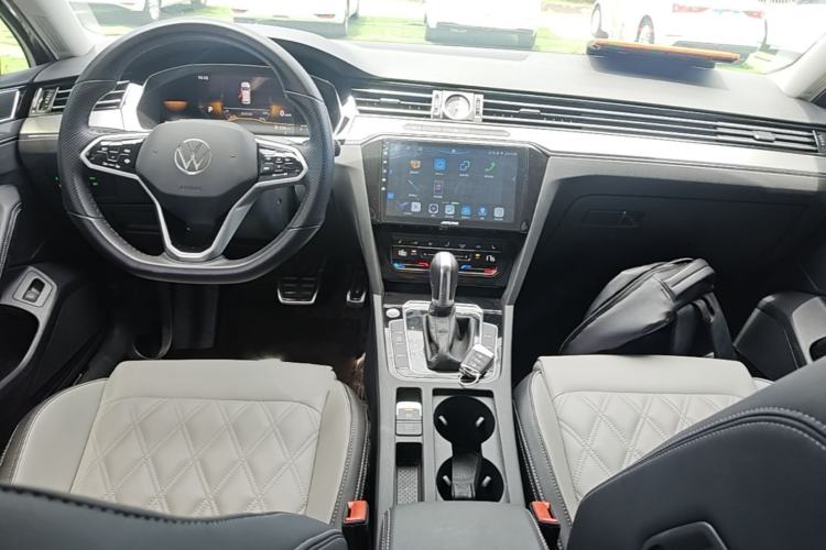 Used Volkswagen Magotan 2023 2 Million Units Limited Edition 280TSI DSG Leading Version Center Console