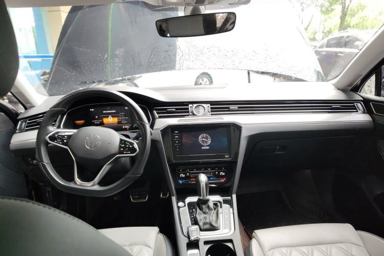 Used Volkswagen Magotan 2023 2 Million Units Limited Edition 330TSI DSG Leading Version Center Console