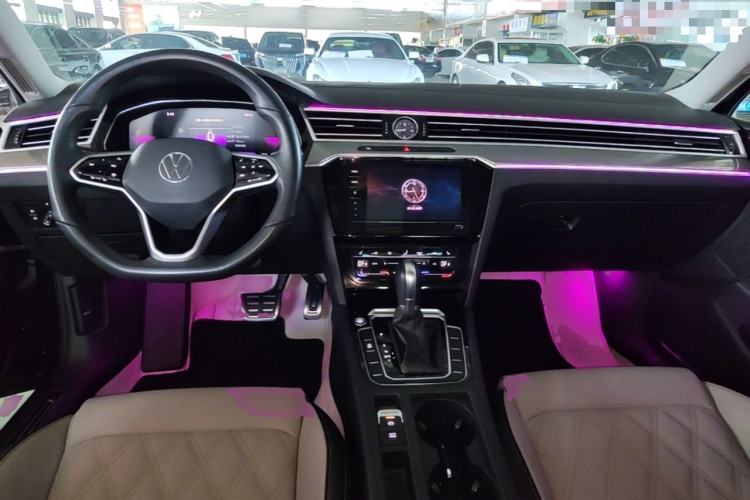 Used Volkswagen Magotan 2023 2 Million Units Limited Edition 280TSI DSG Leading Version Center Console