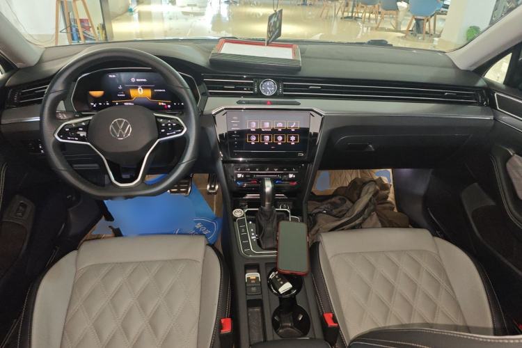 Used Volkswagen Magotan 2023 2 Million Units Limited Edition 330TSI DSG Leading Version Center Console