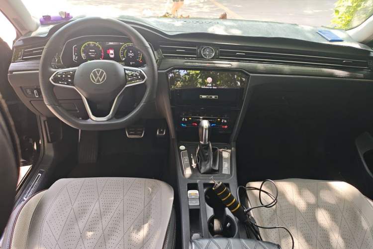 Used Volkswagen Magotan 2023 2 Million Units Limited-Edition 380TSI DSG Flagship Version Center Console