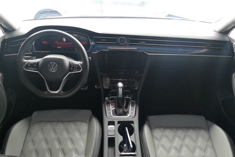 Used Volkswagen Magotan 2023 2 Million Units Limited Edition 330TSI DSG Leading Version Center Console