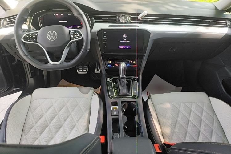 Used Volkswagen Magotan 2023 2 Million Units Commemorative Edition 330TSI DSG Luxury Version Center Console