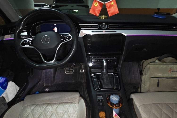 Used Volkswagen Magotan 2023 2 Million Units Commemorative Edition 330TSI DSG Luxury Version Center Console