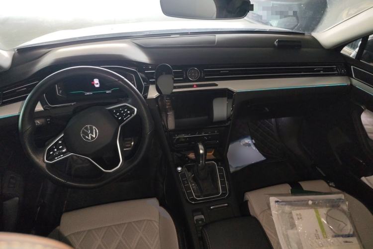 Used Volkswagen Magotan 2023 2 Million Units Commemorative Edition 330TSI DSG Luxury Version Center Console