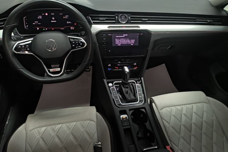 Used Volkswagen Magotan 2023 2 Million Units Commemorative Edition 330TSI DSG Luxury Version Center Console