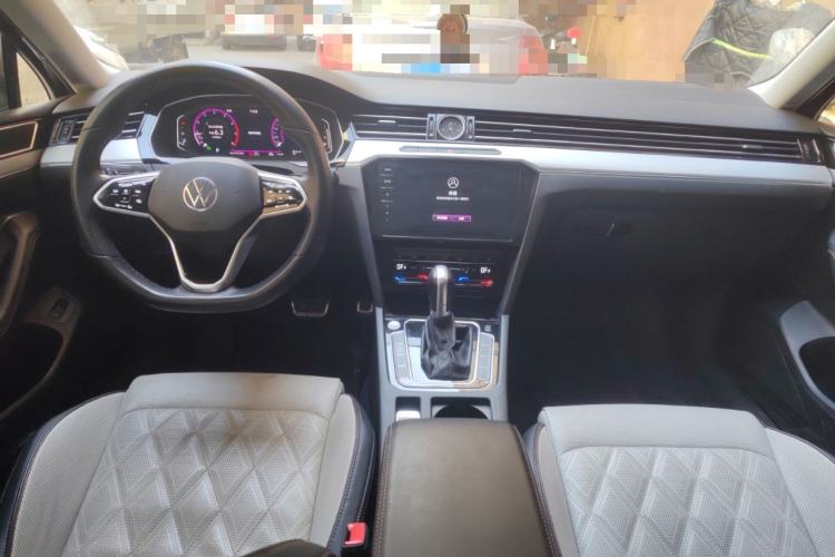 Used Volkswagen Magotan 2023 2 Million Units Commemorative Edition 330TSI DSG Luxury Version Center Console