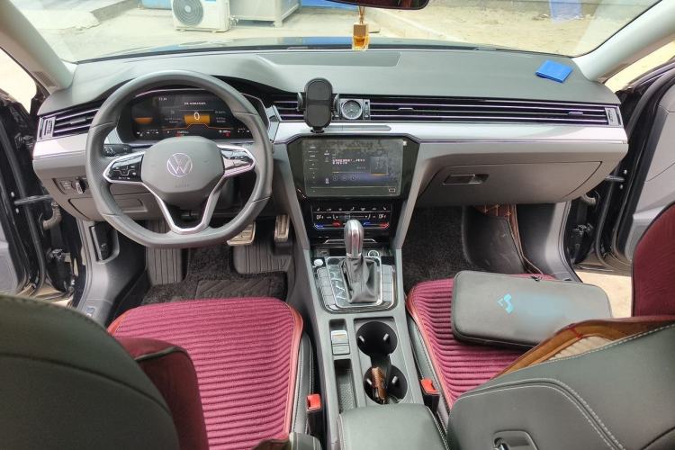 Used Volkswagen Magotan 2023 2 Million Units Limited Edition 330TSI DSG Leading Version Center Console