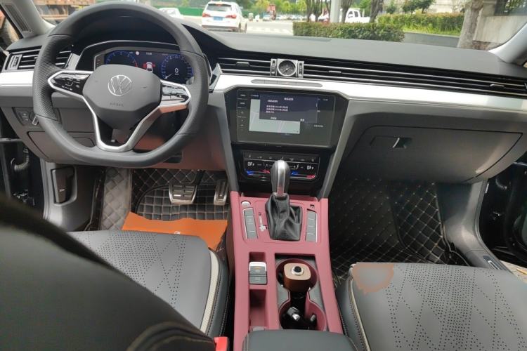 Used Volkswagen Magotan 2023 2 Million Units Commemorative Edition 330TSI DSG Luxury Version Center Console