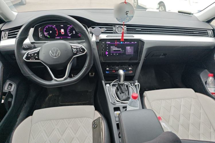 Used Volkswagen Magotan 2023 2 Million Units Commemorative Edition 330TSI DSG Luxury Version Center Console