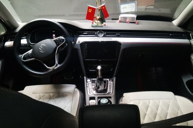 Used Volkswagen Magotan 2023 2 Million Units Commemorative Edition 330TSI DSG Luxury Version Center Console