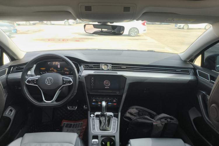 Used Volkswagen Magotan 2023 2 Million Units Limited Edition 330TSI DSG Leading Version Center Console