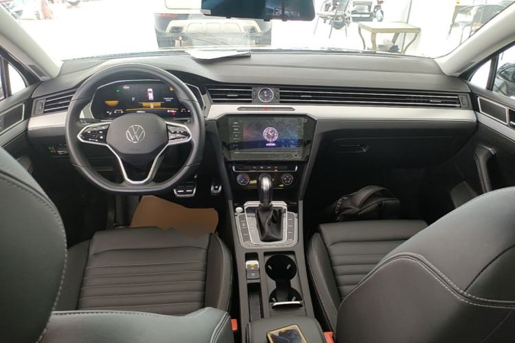 Used Volkswagen Magotan 2023 2 Million Units Limited-Edition 280TSI DSG Comfort Version Center Console