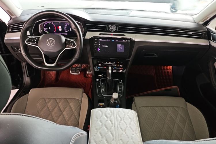 Used Volkswagen Magotan 2023 2 Million Units Limited Edition 330TSI DSG Leading Version Center Console