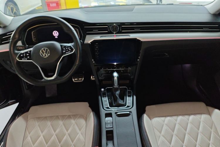Used Volkswagen Magotan 2023 2 Million Units Commemorative Edition 330TSI DSG Luxury Version Center Console