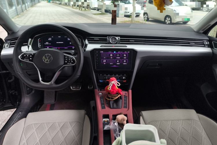 Used Volkswagen Magotan 2023 2 Million Units Commemorative Edition 330TSI DSG Luxury Version Center Console