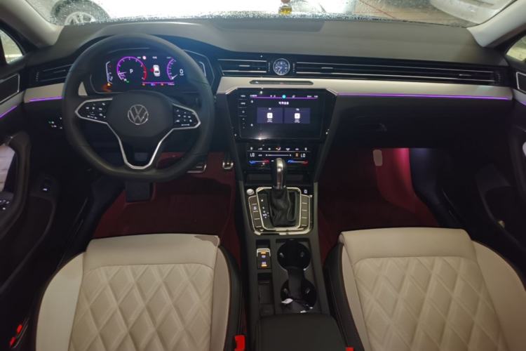 Used Volkswagen Magotan 2023 2 Million Units Commemorative Edition 330TSI DSG Luxury Version Center Console