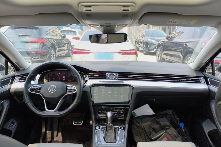 Used Volkswagen Magotan 2023 2 Million Units Commemorative Edition 330TSI DSG Luxury Version Center Console